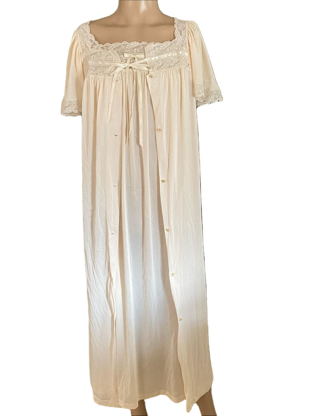 Dixie belle vintage lace -Trim  Nightgown with matching robe.